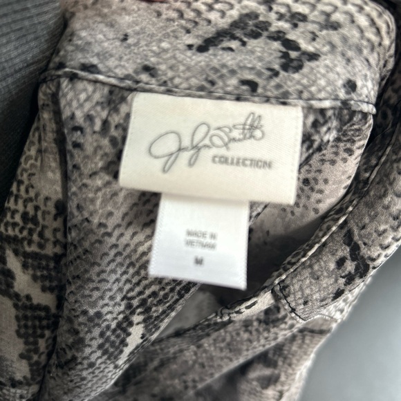 Jaclyn Smith Women’s Medium Animal Print Button Blouse Long Sleeve Altered - Picture 10 of 13